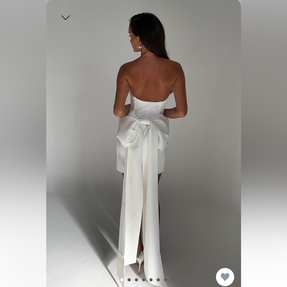 White bow dress